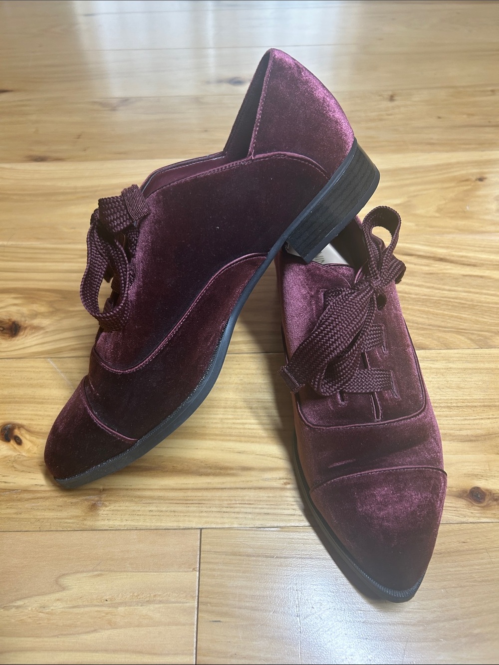 Nine West Burgundy Velvet Lace-Up Oxfords | Size 9.5